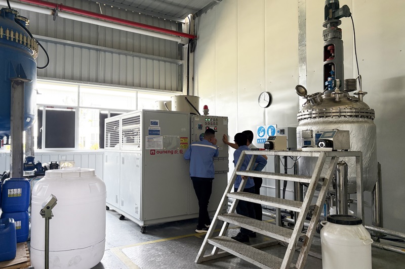 玻璃膜液反應(yīng)釜防爆冷熱一體水溫機「歐能機械」